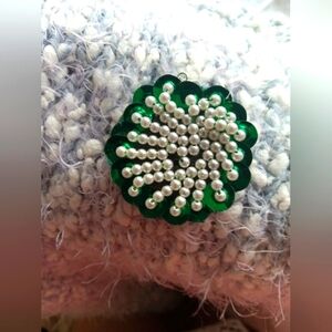 Green and White Beaded Brooch / PENDANT